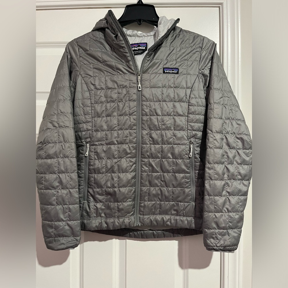 Patagonia Gray Light Quilted coat jacket woman’s size medium hooded Nano Puff
